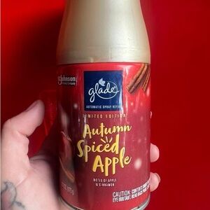 Glade Limited Edition Autumn Spiced Apple Spray - Red and Gold